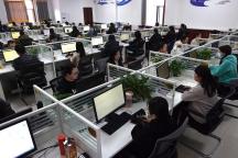 时薪上千，大模型公司抢985文科生给AI当老师 高学历标注员成新宠