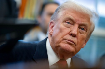 特朗普：允许英伟达对华出售H200芯片 政策转变引发关注