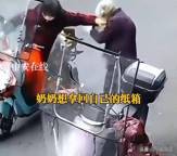 大媽搶紙箱推倒老人后續(xù)！