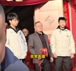 男子回应再婚被双胞胎儿子送上婚车 真情赢得祝福