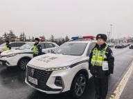 河南多部门联合除雪融冰护航出行 全力保障道路畅通