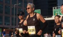 周润发四战港马带银发艺人团完赛 传递跑步快乐