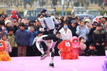 年前机器人走穴忙 热门款日薪8000 一天赶三场活动