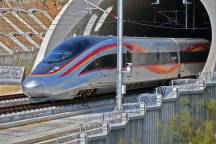 陪母亲坐上了我参与建设的高铁 圆梦之旅