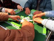 男子通宵打牌身亡家属索赔牌友28万 法院判无责