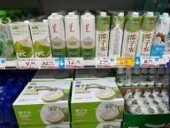 多款100%椰子水被曝兑水加糖 天然健康成疑