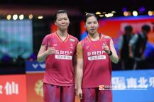 国羽包揽羽毛球亚锦赛女双冠亚军 年轻组合表现出色