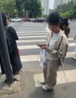 連續(xù)兩年有考生向記者借手機(jī) 考點(diǎn)外的溫暖求助