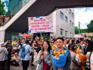80歲你不會(huì)記得分?jǐn)?shù)但會(huì)記得今天 家人溫馨迎接考生歸來