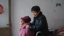 儿媳照顾婆婆35年获评“中国好人” 孝行感动乡邻