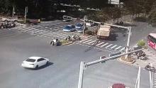 南山一货车发生交通事故 安全警示会召开