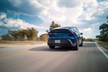 特斯拉 Model Y 标准版在美国上市：织物座椅、封天窗、续航 517 公里，起价跌破 4 万美元