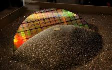 中国取得新芯片材料第一名，领先于美国同行