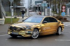 下一代奔驰 S 级将同时提供燃油、纯电车型，不再沿用现款 EQS 设计