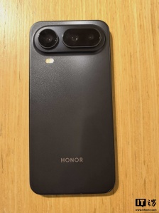 荣耀 Magic8 Pro Air 手机线下展出，影像、显示等核心参数公开