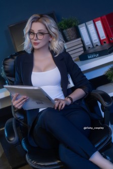 还有付费剧情！ 俄罗斯美女cos《生化危机9》女主格蕾丝