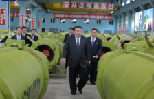 金正恩视察重要军工企业