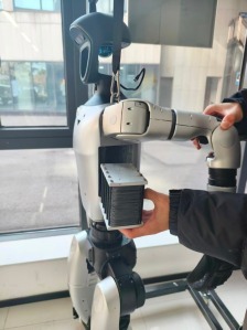 上海政府请智元公司选“赛马” 为人形机器人打造长续航“心脏”