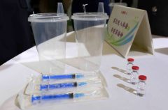 Le premier vaccin inhalé contre la COVID-19 dévoilé à l'Exposition internationale de l'industrie de la santé de Hainan