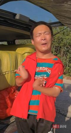 河南脑瘫小伙向榕江捐百床被子：用攒的爱心款采购，称各方都很照顾他想要回报社会