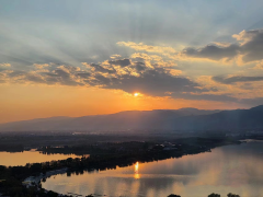 Come to Shanxi! Start Your Summer Journey  at Jinyang Lake Park!