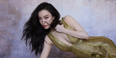 倪妮身穿金色深V长裙曲线曼妙