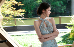 陈都灵穿浅蓝新中式旗袍 清冷温婉尽显东方韵味