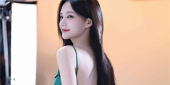 李一桐穿墨绿露背吊带裙美背吸睛