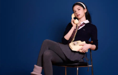 张婧仪化身学院精英少女 打扮时髦靓丽又美又飒