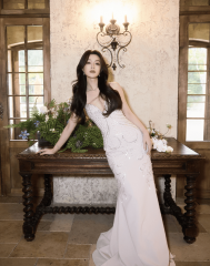 文咏珊白纱露背裙吸睛 长发披肩温婉精致又耐看