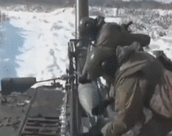 在俄罗斯北奥塞梯“郁金香”重型迫击炮进行训练