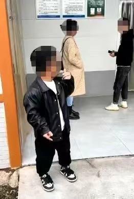 网红男进女厕拍视频4人被行拘