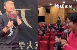 张译被北大学生夸赞真诚可爱，幽默回应：“以为是考古系同学呢～”