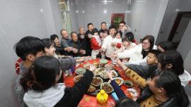روایت تصویری از دورهمی خانواد‌های چینی‌ها در شب سال نو