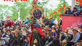 Una compañía de ópera tibetana transmite la tradición a pesar de los desafíos actuales