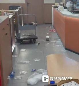武汉老字号餐饮店遭男子打砸 店内一片狼藉