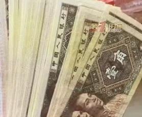 男子床下找到去世母亲藏的钱 母爱深深触人心