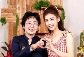 黄圣依与妈妈相处模式也很窒息