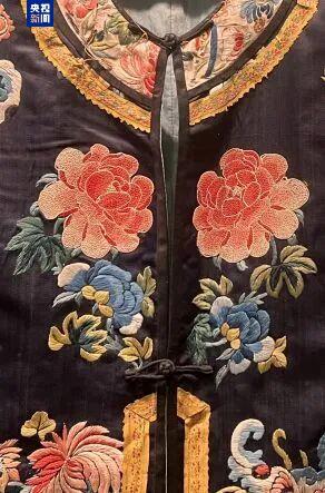 天冷了，快穿上这件“花团锦簇”的外搭