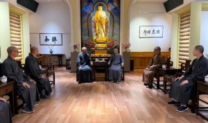 山东湛山佛学院来四川省峨眉山佛学院交流访问