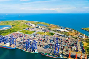 今年上半年，洋浦港口集装箱吞吐量达82.29万标箱