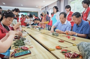 端午粽香，情暖藏龙——湖北美术学院携手藏龙社区开展敬老联谊活动