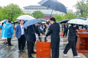 定格廿三载荣光 武汉学院举行2026年百年时间囊封存仪式