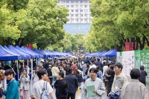 武汉工商学院举办专场招聘会 万余岗位助力学子留汉