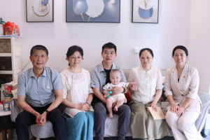 七一送暖意 党建聚人心——荆州学院党委走访慰问困难党员