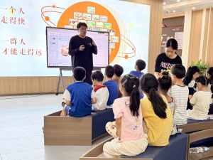 政警校医齐发力 护航暑期不“放假”——武汉工商学院“微笑蓓蕾”志愿服务队走进随州乡镇开展安全宣教