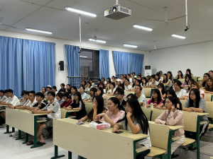 AI短剧搬进班会课!这位辅导员玩转新科技,帮学生破解生涯迷茫