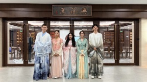 从《静夜思》到《黄鹤楼》：武汉学院5国留学生用普通话诵读中国古诗词