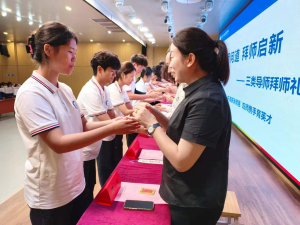 茶落盏，师徒定：武交院把拜师礼搬进专业认知课堂
