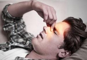 慢性鼻炎的症状都有什么 慢性鼻炎吃什么好